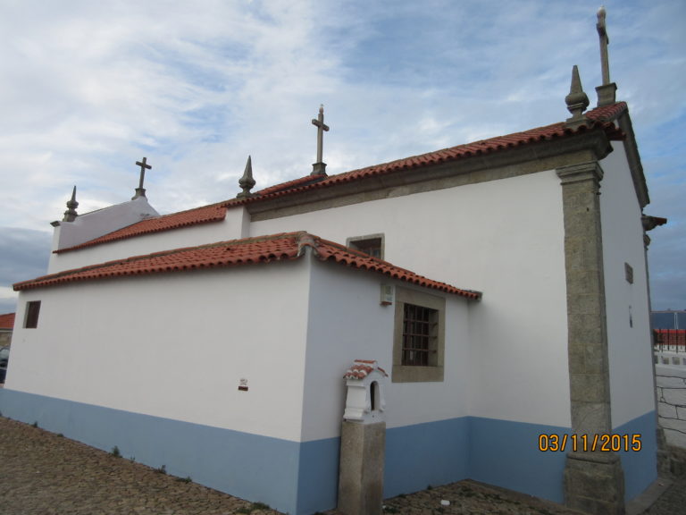 Fachada posterior e sacristia