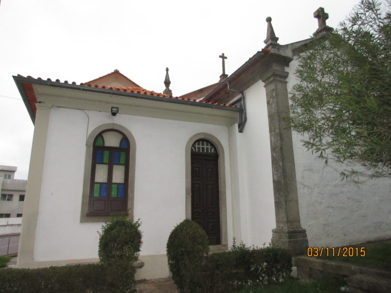 Fachada posterior e sacristia