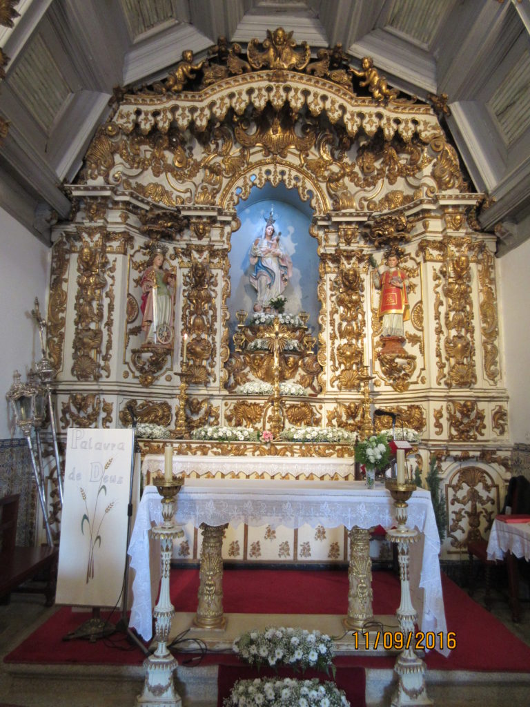 Altar-Mor, que no Séc. XIX foi confiado à Senhora dos Anjos